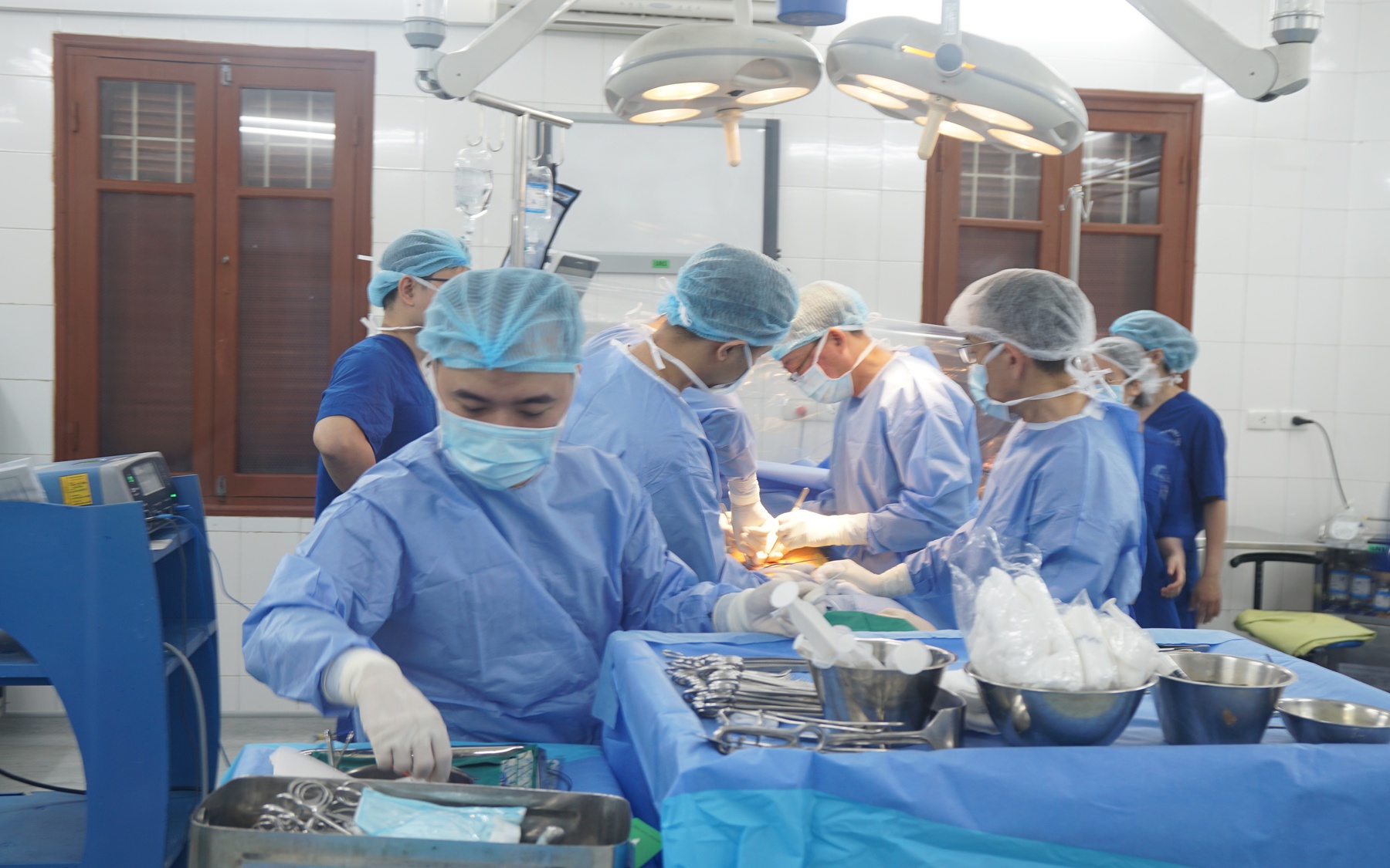 Bệnh viện Hữu nghị Việt Tiệp thực hiện ca ghép thận đầu tiên từ người hiến chết não- Ảnh 5. Ca ghép thận đặc biệt tại Bệnh viện Hữu Nghị Việt Tiệp
