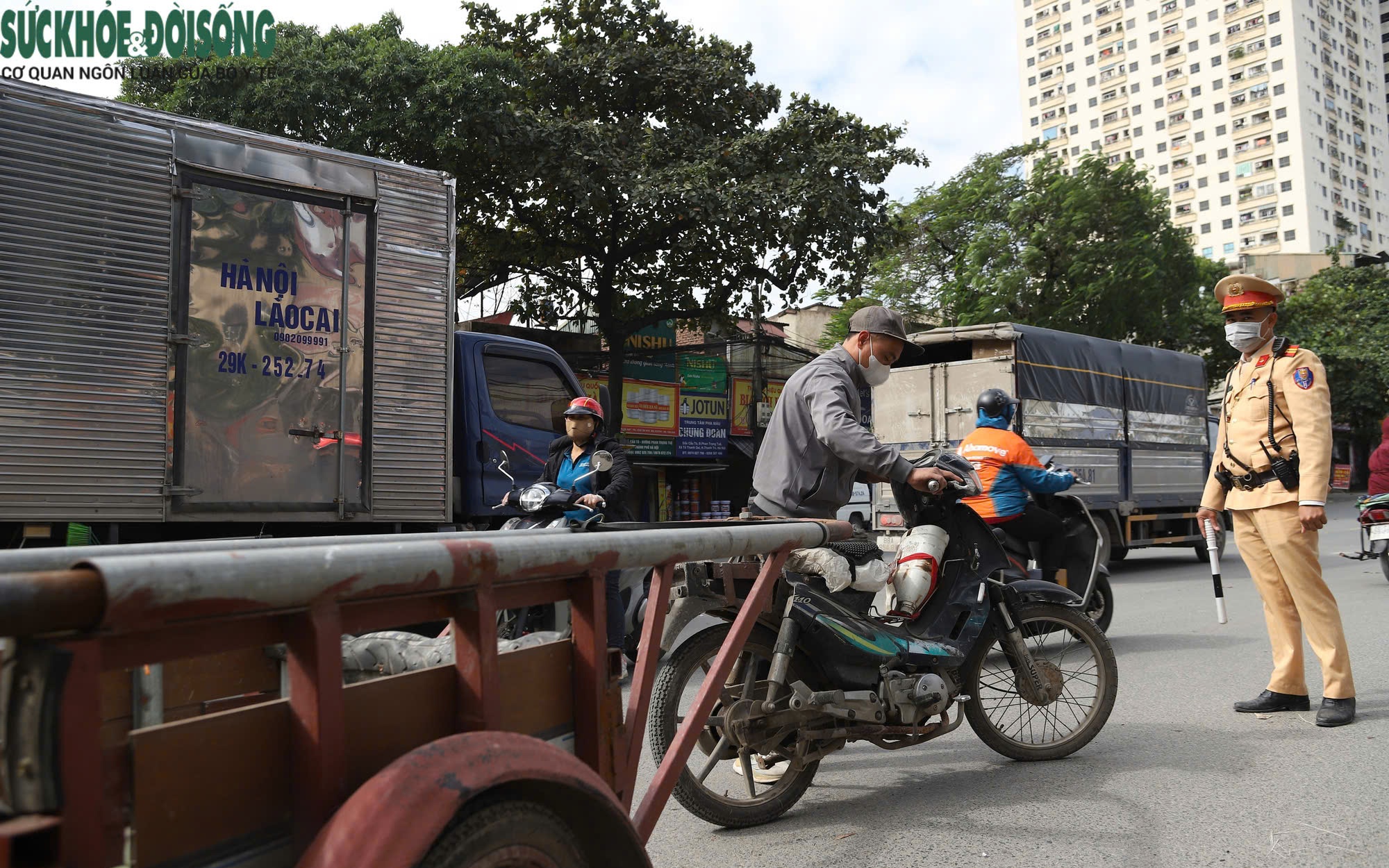 Quy định mới: Xe máy vượt tín hiệu đường sắt có thể bị phạt tới 6 triệu đồng- Ảnh 2.