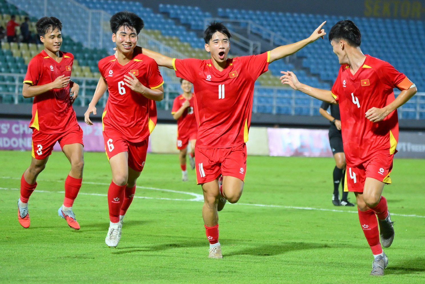 U17 Việt Nam - U17 UAE: Trước ngưỡng cửa World Cup- Ảnh 1.
