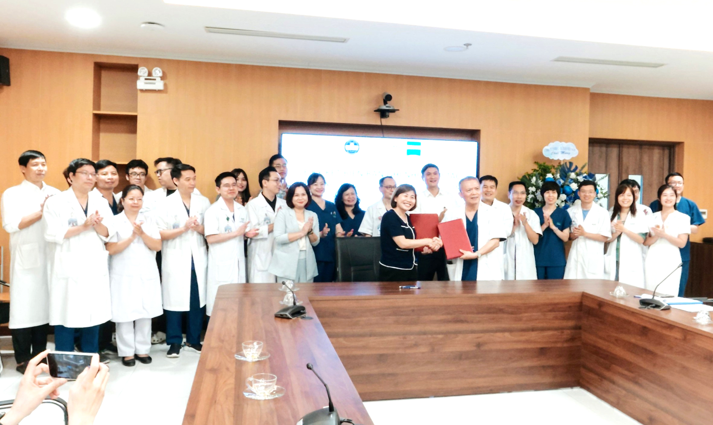 Đẩy mạnh đào tạo vi phẫu chuyên sâu cho bác sĩ trẻ, chuyển giao công nghệ y khoa hiện đại- Ảnh 1. Đẩy mạnh đào tạo vi phẫu chuyên sâu cho bác sĩ trẻ, chuyển giao công nghệ y khoa hiện đại- Ảnh 1.