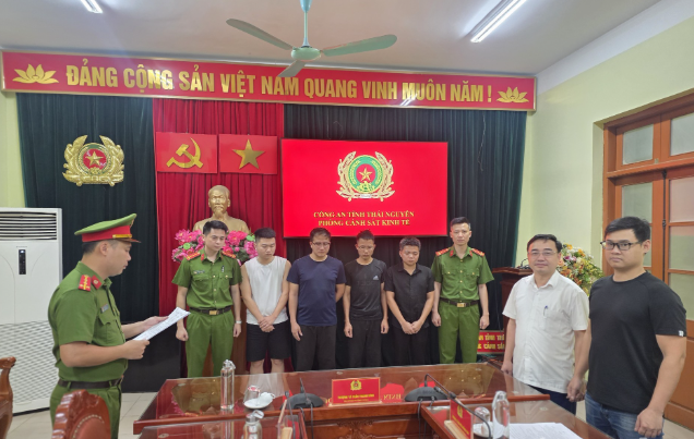 Bắt nhóm tài xế taxi dùng thiết bị 'phá sóng' qua mặt hệ thống, chiếm đoạt tiền- Ảnh 2.
