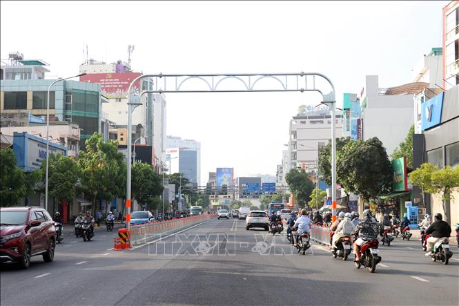 TP Hồ Chí Minh: Thử nghiệm phân luồng đảo chiều trên đường Cộng Hòa- Ảnh 1.