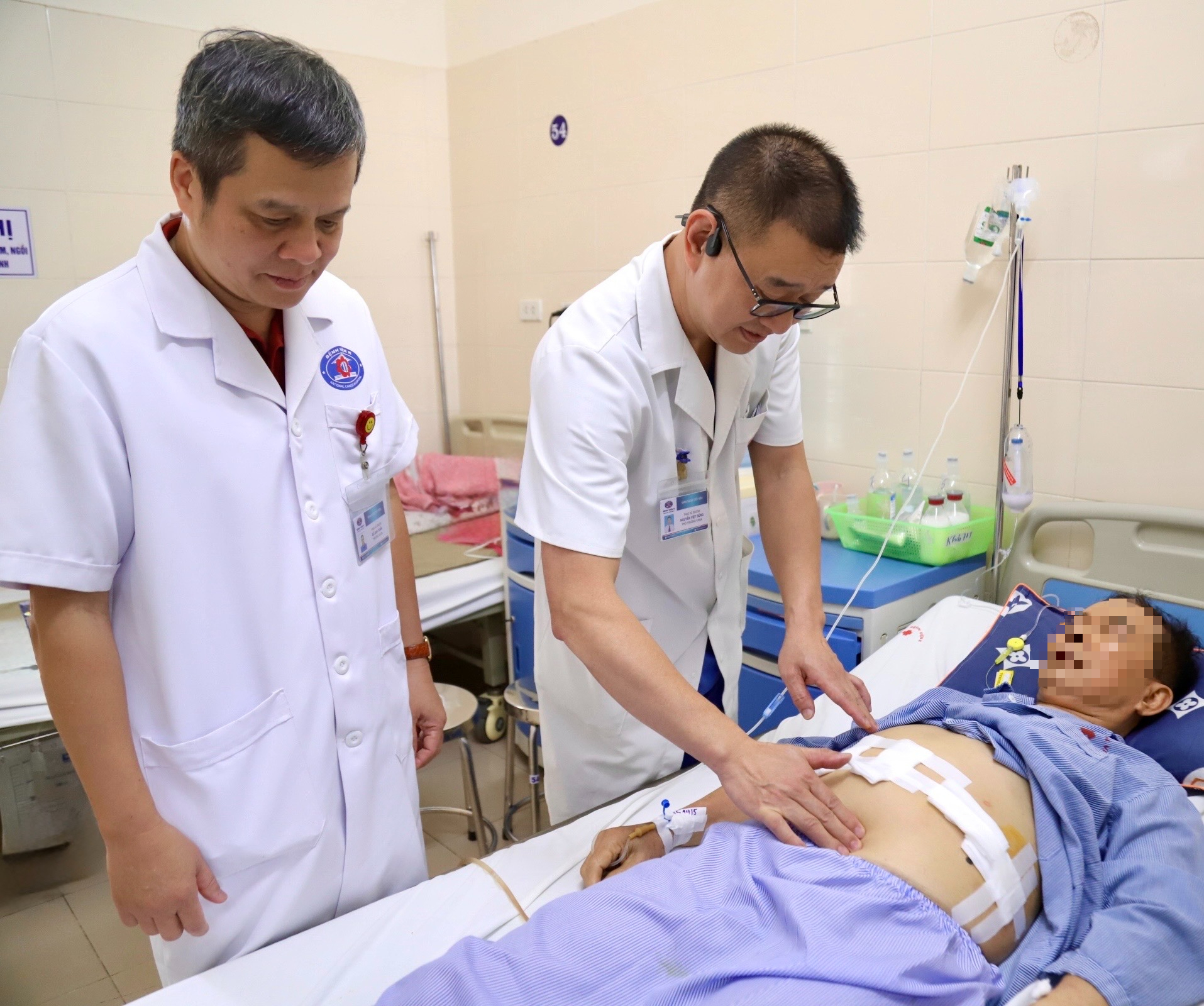 Nam bệnh nhân phát hiện ung thư tuyến tiền liệt từ triệu chứng tiểu khó, tiểu buốt- Ảnh 2. Nam bệnh nhân phát hiện ung thư tuyến tiền liệt từ triệu chứng tiểu khó, tiểu buốt- Ảnh 2.