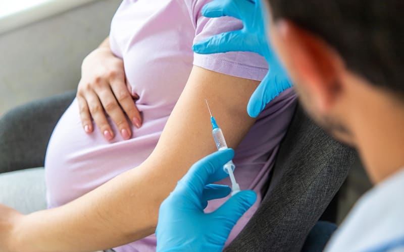 13 bệnh phải tiêm chủng bắt buộc từ 1/7, người dân cần lưu ý gì?- Ảnh 3. 3 vaccine quan trọng nên tiêm khi mang thai