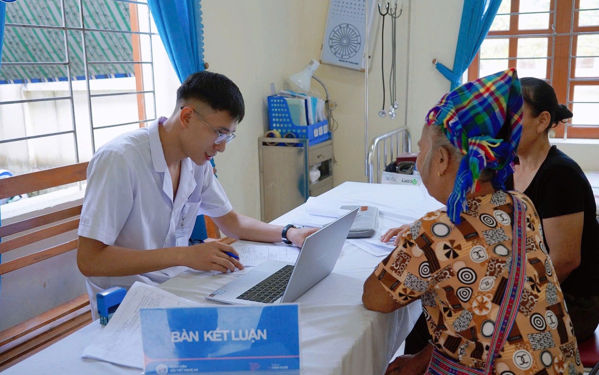 Y tế Nghệ An đưa chăm sóc sức khỏe đến bản làng xa- Ảnh 7. Phát hiện nhiều ca đái tháo đường, tổn thương tuyến giáp qua khám sàng lọc ở miền núi Nghệ An