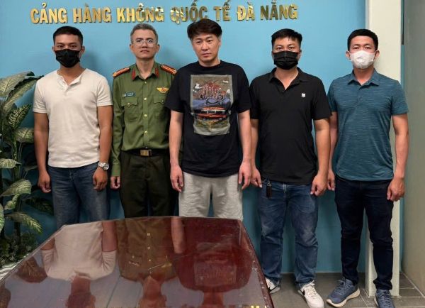 Đà Nẵng: Bắt giữ và bàn giao đối tượng truy nã đỏ quốc tế cho phía Hàn Quốc- Ảnh 1.