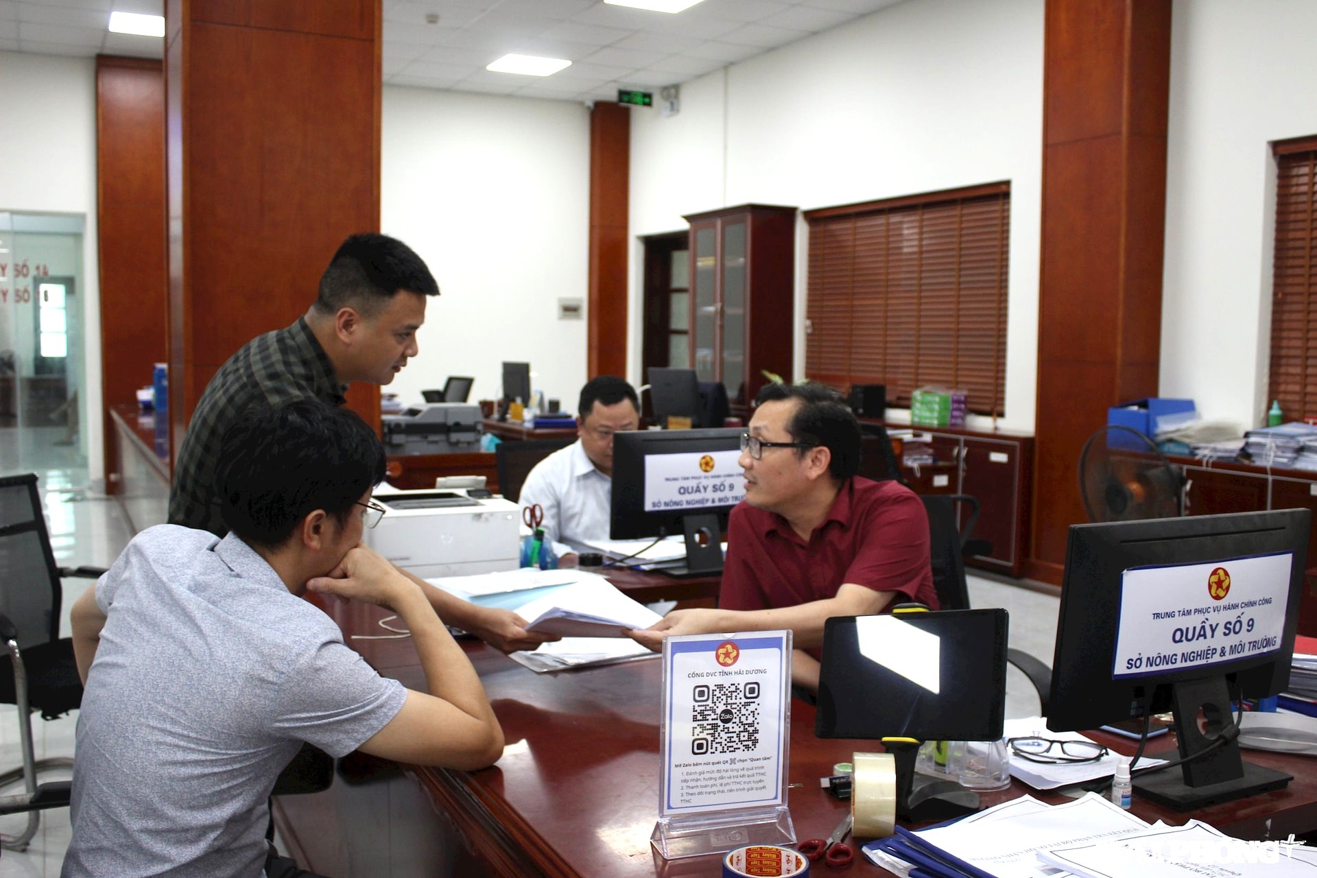 Hàng loạt hồ sơ đất đai bị trễ hạn, Chủ tịch TP Hải Phòng yêu cầu làm rõ trách nhiệm- Ảnh 1. Hàng loạt hồ sơ đất đai bị trễ hạn, Chủ tịch TP Hải Phòng yêu cầu làm rõ trách nhiệm- Ảnh 1.