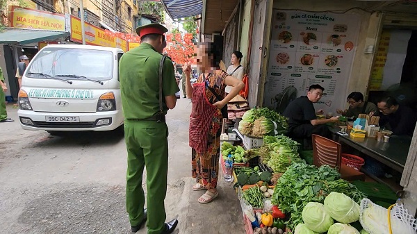 Ra quân duy trì trật tự đô thị: Đường thông hè thoáng, người dân tự giác chấp hành- Ảnh 11.