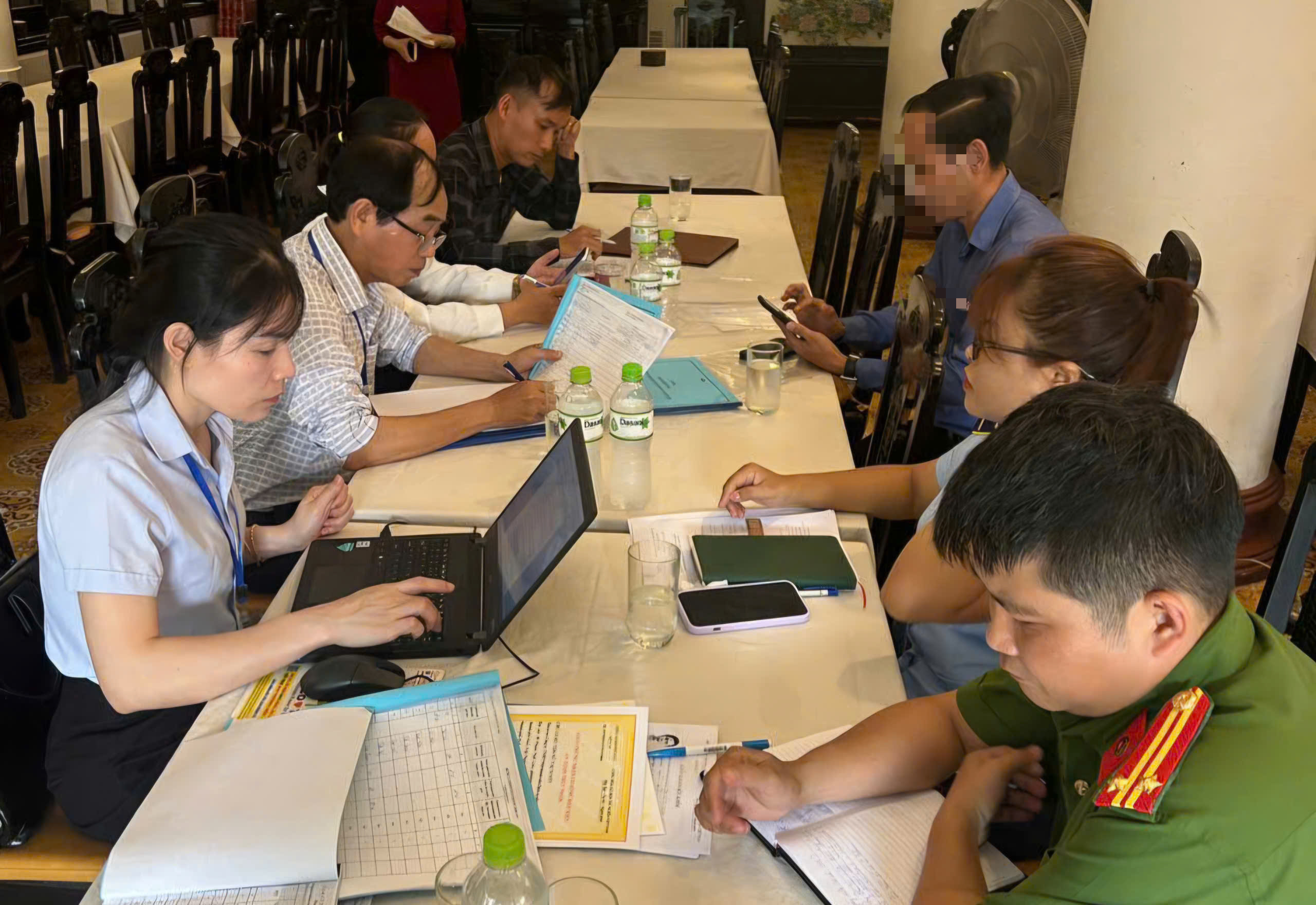 Nhiều cơ sở ở Huế bị xử phạt liên quan vệ sinh an toàn thực phẩm- Ảnh 2. Nhiều cơ sở ở Huế bị xử phạt liên quan vệ sinh an toàn thực phẩm- Ảnh 2.
