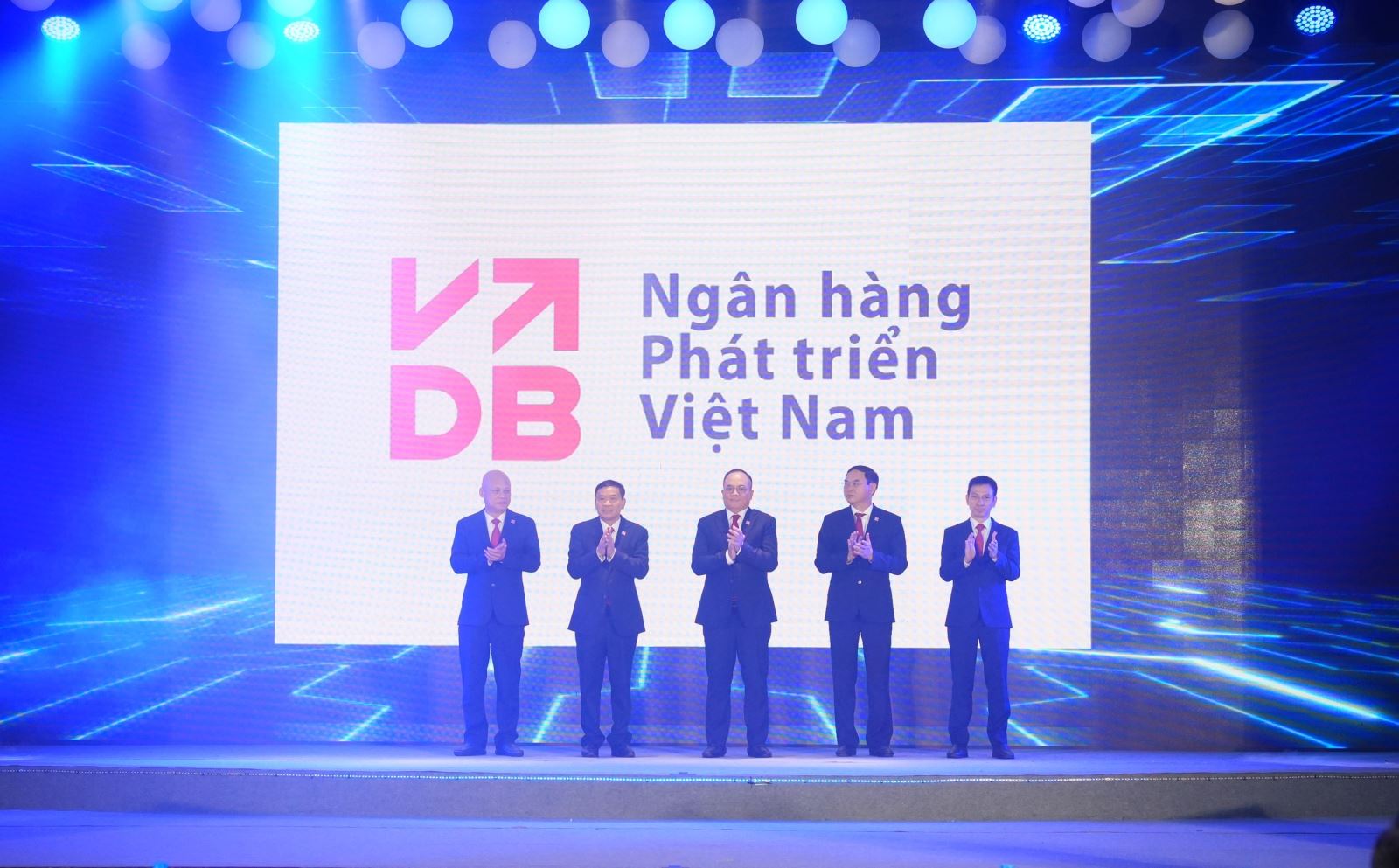 VDB kỷ niệm 20 năm thành lập: Khẳng định vai trò định chế tài chính phát triển của Nhà nước- Ảnh 5.