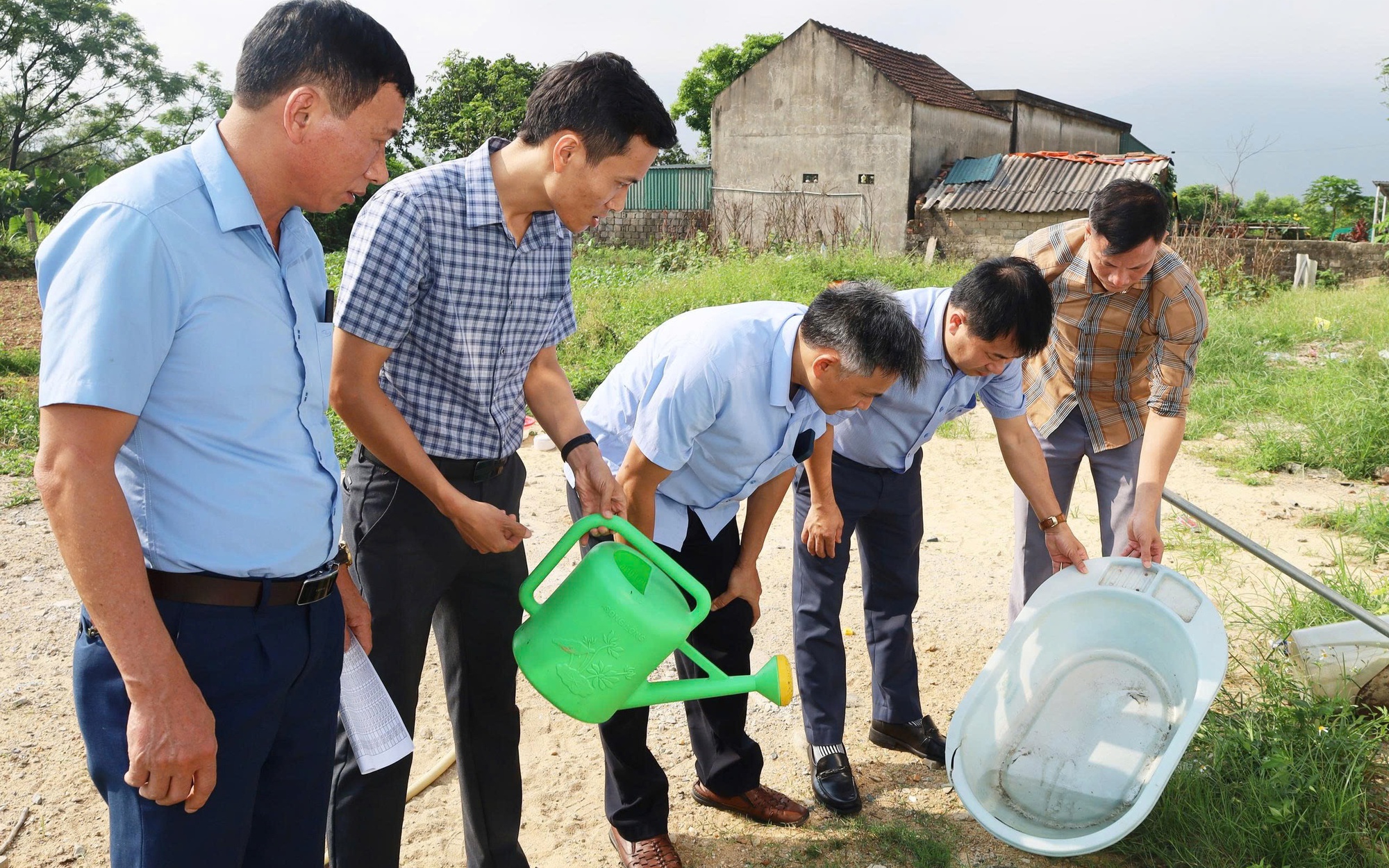 Vì sao sốt xuất huyết tăng mạnh vào mùa hè?- Ảnh 3. Vì sao sốt xuất huyết tăng mạnh vào mùa hè?- Ảnh 3.