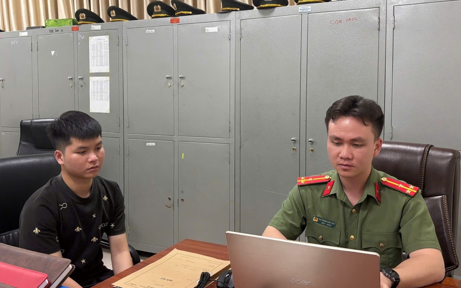 Thủ đoạn 'tráo hàng rồi Ship COD', 2 thanh niên lừa đảo gần 3 tỉ đồng- Ảnh 3. Điều tra kẻ mạo danh sư thầy Thích Khai Quảng để lừa đảo, chiếm đoạt tiền công đức