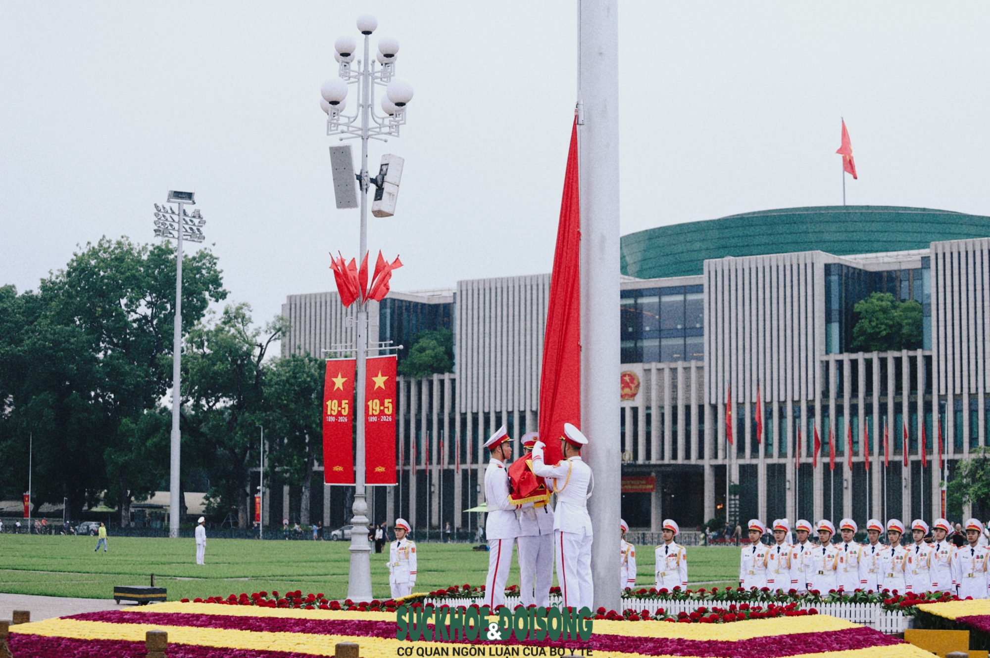 Cận cảnh lễ thượng cờ tại Lăng Bác những ngày tháng 5 lịch sử- Ảnh 6. Cận cảnh lễ thượng cờ tại Lăng Bác những ngày tháng 5 lịch sử- Ảnh 6.