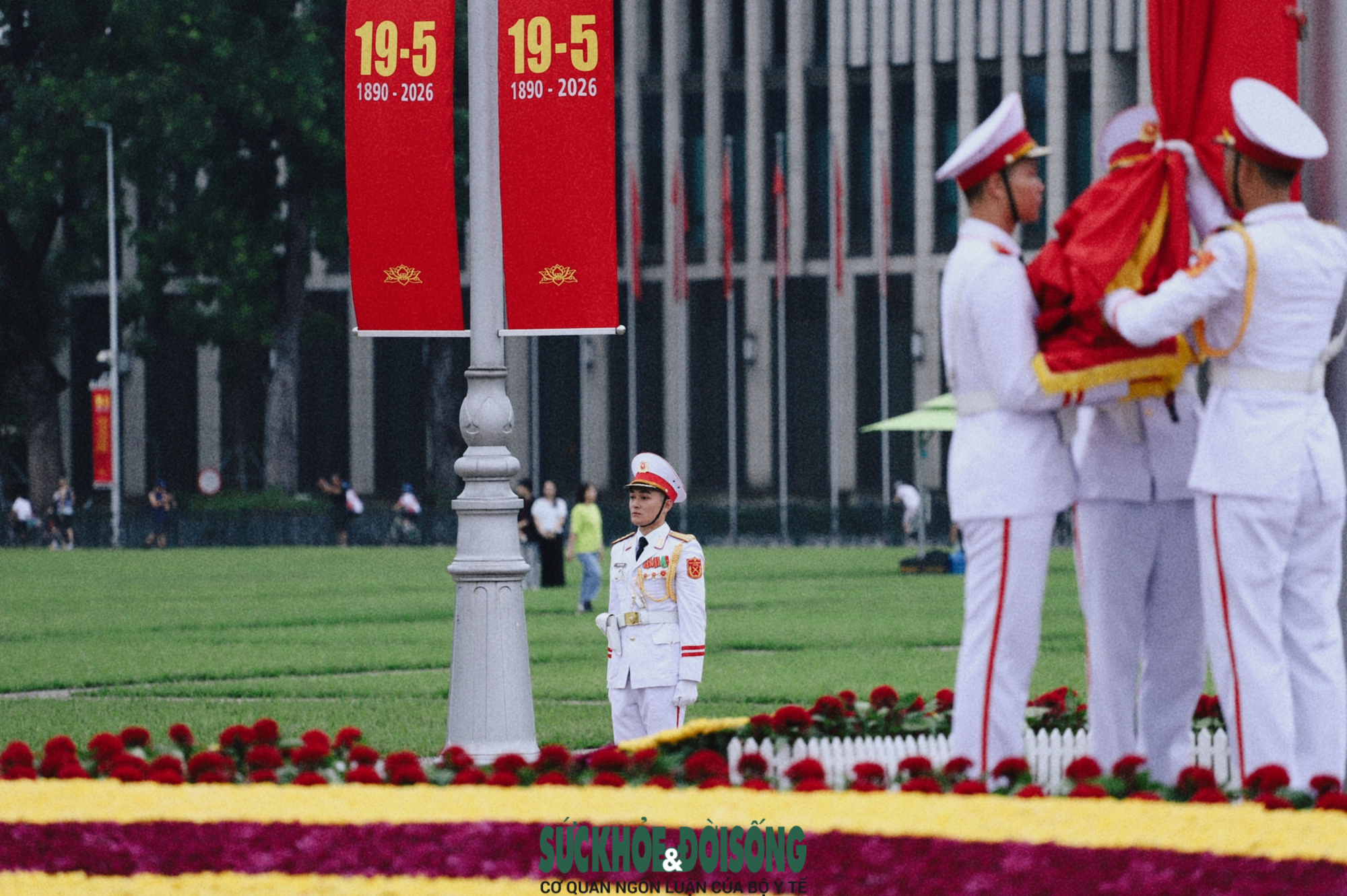 Cận cảnh lễ thượng cờ tại Lăng Bác những ngày tháng 5 lịch sử- Ảnh 7. Cận cảnh lễ thượng cờ tại Lăng Bác những ngày tháng 5 lịch sử- Ảnh 7.