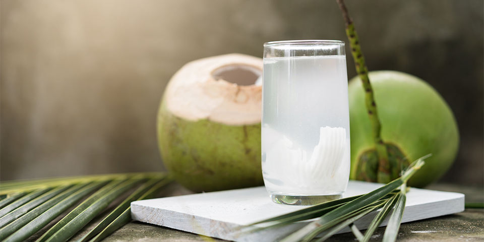 6 lý do nên uống nước dừa mỗi ngày vào mùa hè- Ảnh 1. 6 lý do nên uống nước dừa mỗi ngày vào mùa hè- Ảnh 1.