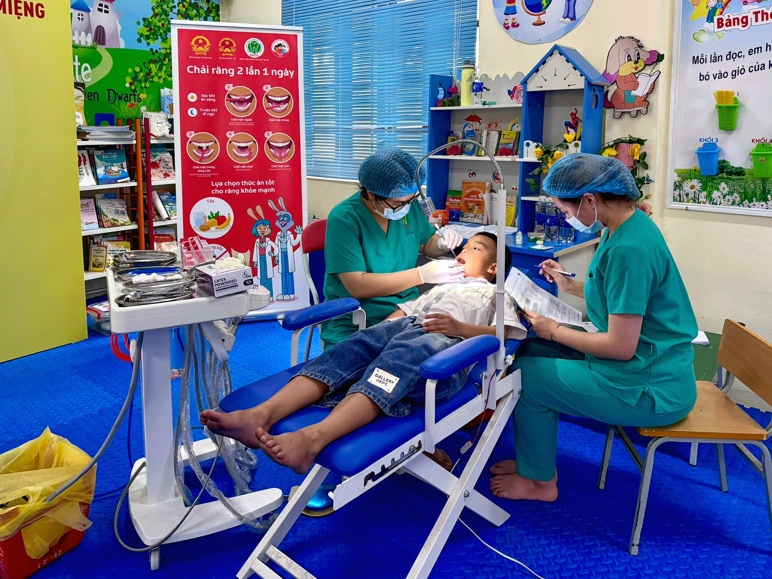 Triển khai mô hình kết hợp công - tư chăm sóc sức khỏe răng miệng học đường- Ảnh 4.