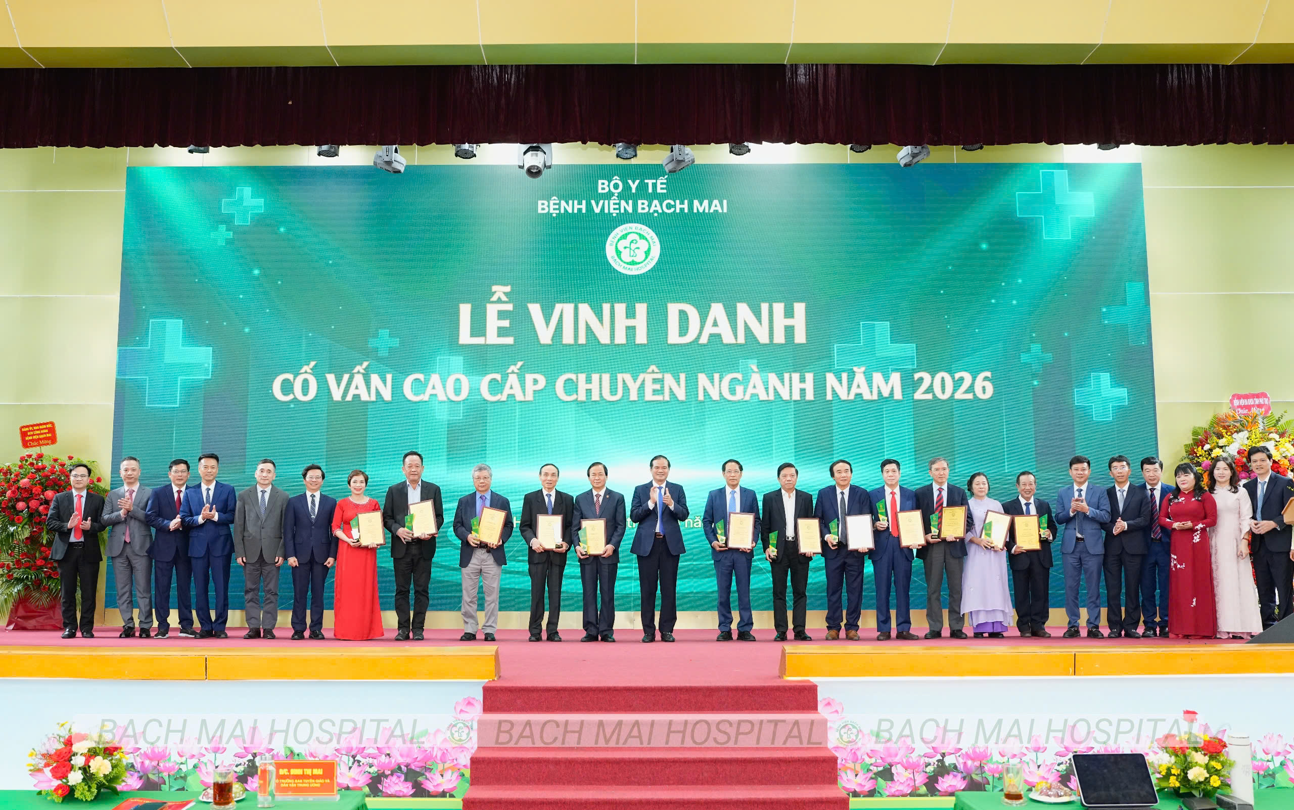 Thứ trưởng Đỗ Xuân Tuyên: Điều làm nên thương hiệu Bạch Mai chính là đội ngũ cán bộ tận tụy, giàu y đức- Ảnh 4. Thứ trưởng Đỗ Xuân Tuyên: Điều làm nên thương hiệu Bạch Mai chính là đội ngũ cán bộ tận tụy, giàu y đức- Ảnh 4.