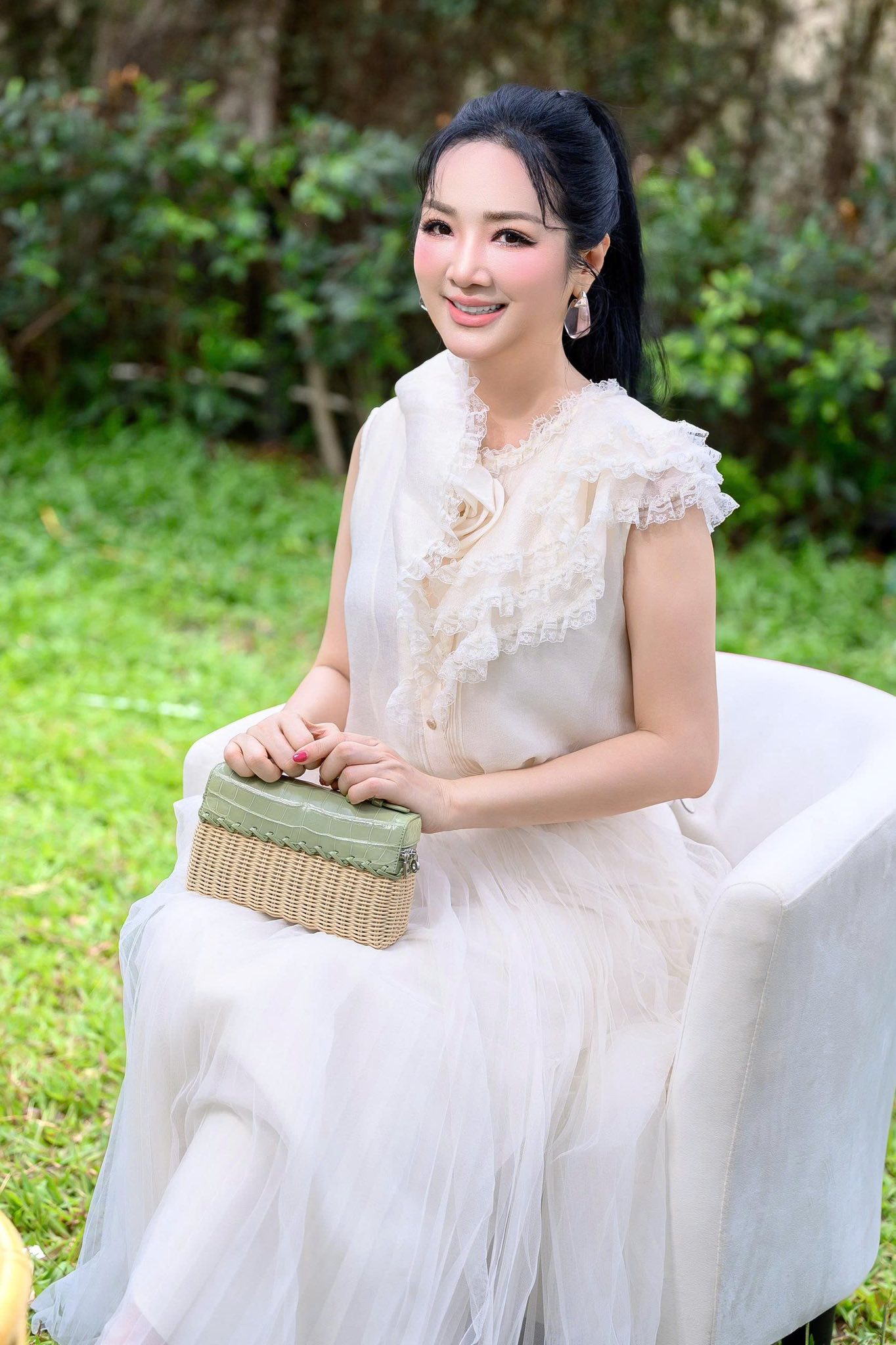 Giáng My tuổi U60: Mẹ đơn thân giàu sang kín tiếng, bất ngờ gây chú ý với dòng trạng thái 'xin 1 vé về tuổi thơ'- Ảnh 2.
