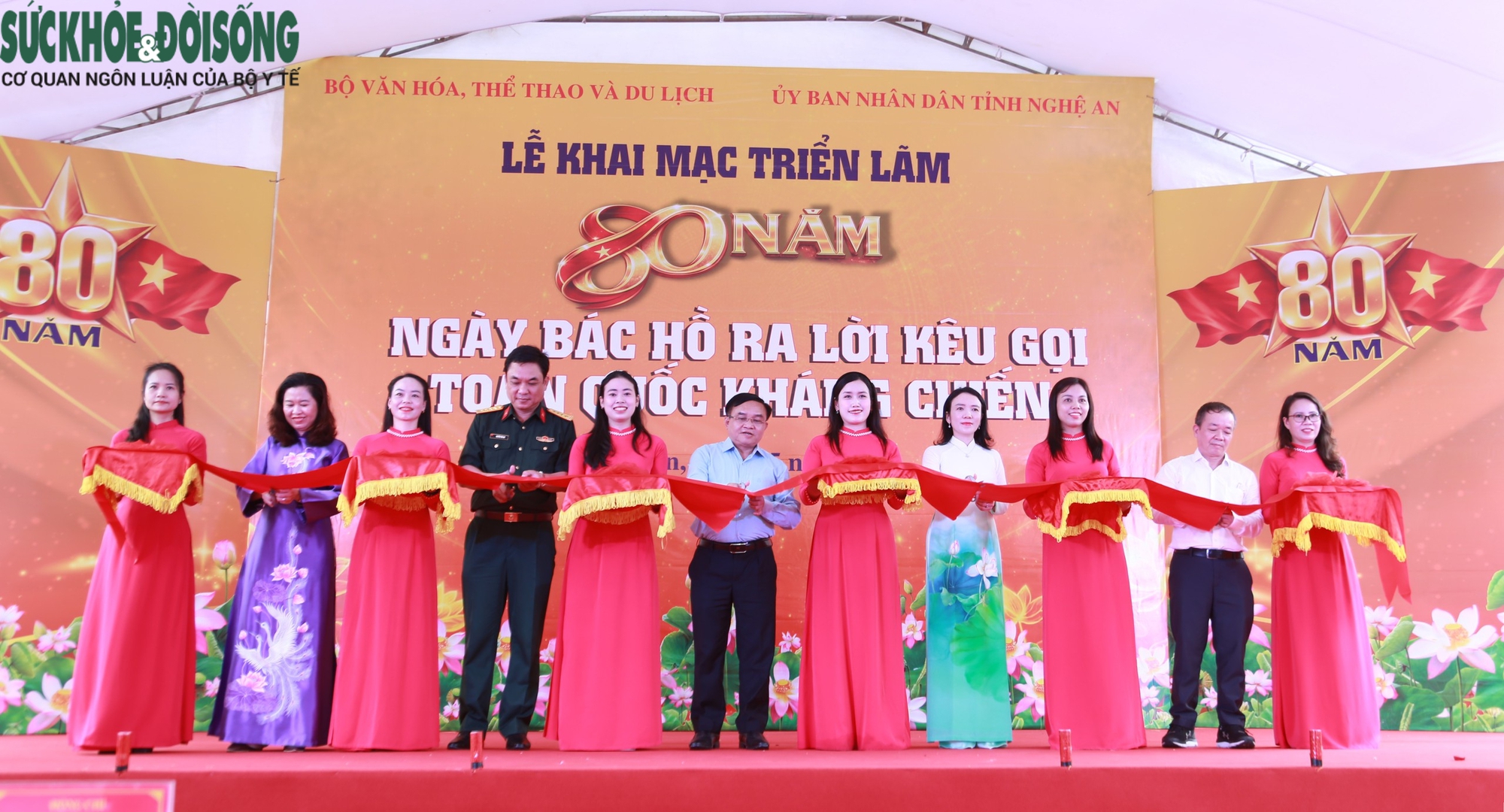 Lan tỏa giá trị trường tồn của Lời kêu gọi Toàn quốc kháng chiến
- Ảnh 1. Lan tỏa giá trị trường tồn của Lời kêu gọi Toàn quốc kháng chiến
- Ảnh 1.
