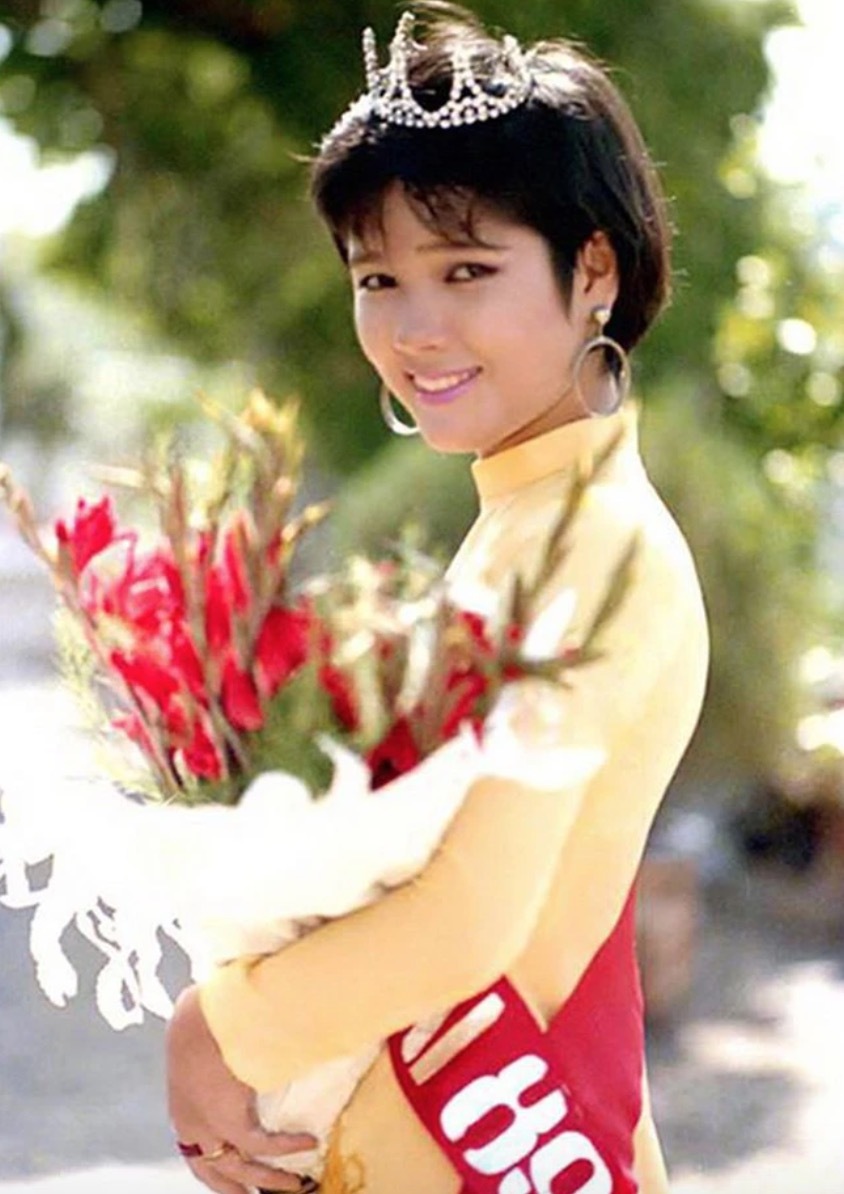Hoa hậu tóc tém đầu tiên của showbiz Việt, bỏ hào quang sang Mỹ giờ ra sao?- Ảnh 1.