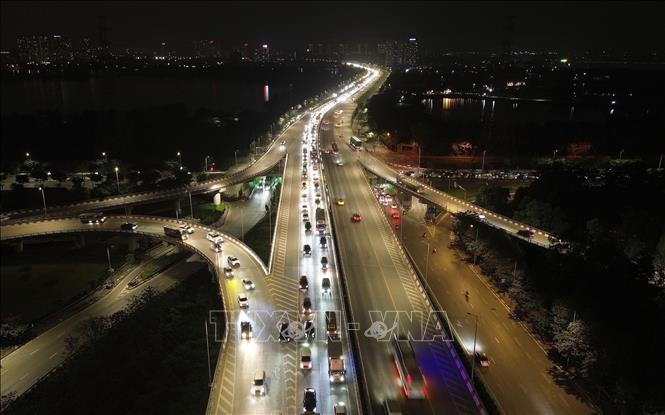 Người dân trở lại Hà Nội sớm, ùn tắc kéo dài trong đêm trên cao tốc Pháp Vân - Cầu Giẽ- Ảnh 4.