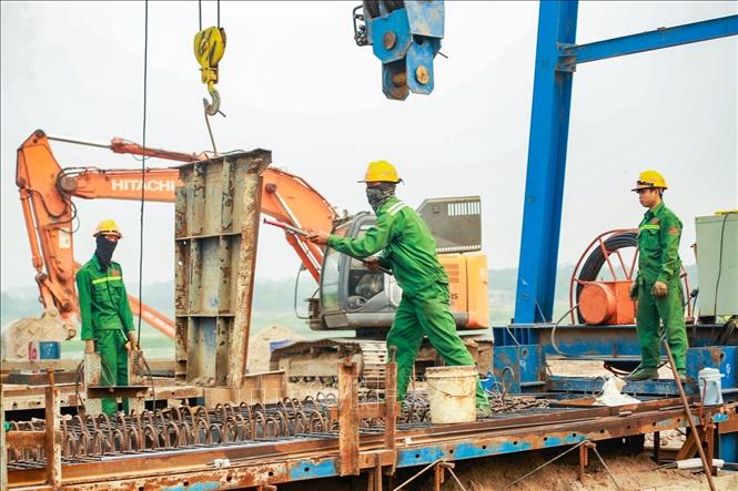 Hà Nội tăng tốc hạ tầng, công trường 'xuyên lễ' không ngừng nghỉ- Ảnh 7.
