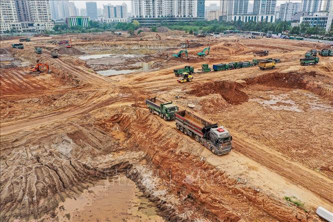 Hà Nội tăng tốc hạ tầng, công trường 'xuyên lễ' không ngừng nghỉ- Ảnh 5.