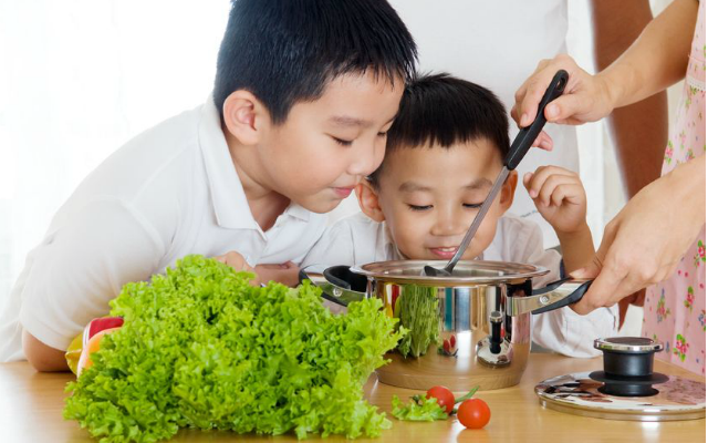 Dinh dưỡng mùa thi, ăn gì để học tốt, thi tốt?- Ảnh 3. Gợi ý thực đơn thanh mát nhưng vẫn đủ dinh dưỡng cho trẻ vào ngày hè