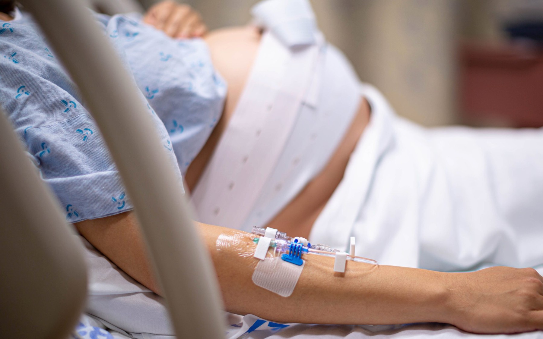 Viện Pasteur TPHCM họp khẩn ứng phó nguy cơ dịch Ebola xâm nhập Việt Nam- Ảnh 2. Virus Ebola có ảnh hưởng đến phụ nữ mang thai và cho con bú không?