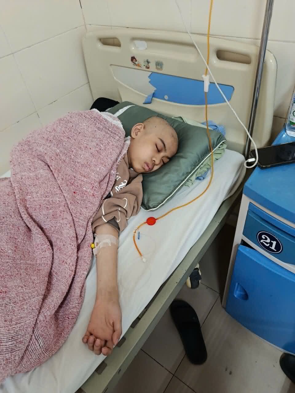 Xót xa trước nỗi tuyệt vọng của cậu bé 15 tuổi mắc ung thư ở Thanh Hóa- Ảnh 1.