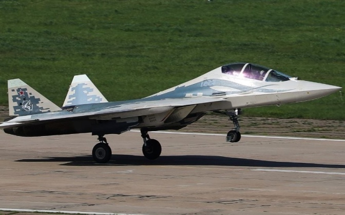 Phi công Nga hé lộ nhiệm vụ mới của tiêm kích Su-57D hai chỗ ngồi- Ảnh 2. Tiêm kích Su-57 hai chỗ ngồi của Nga thực hiện chuyến bay thử đầu tiên