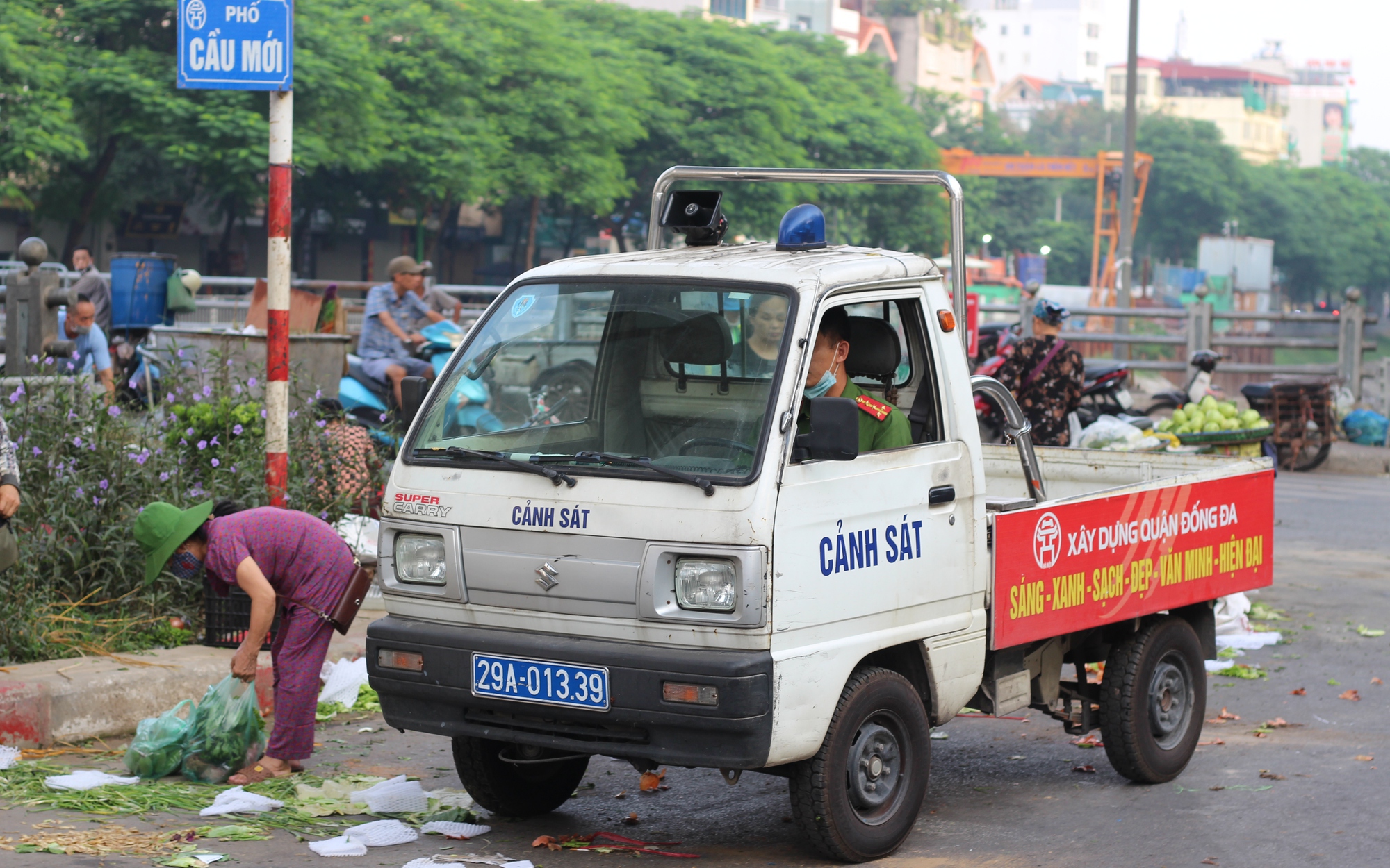 Hà Nội cấm, hạn chế nhiều phương tiện quanh hồ Hoàn Kiếm trong 2 ngày 29 - 30/5- Ảnh 1. Hà Nội cấm, hạn chế nhiều phương tiện quanh hồ Hoàn Kiếm trong 2 ngày 29 - 30/5- Ảnh 1.