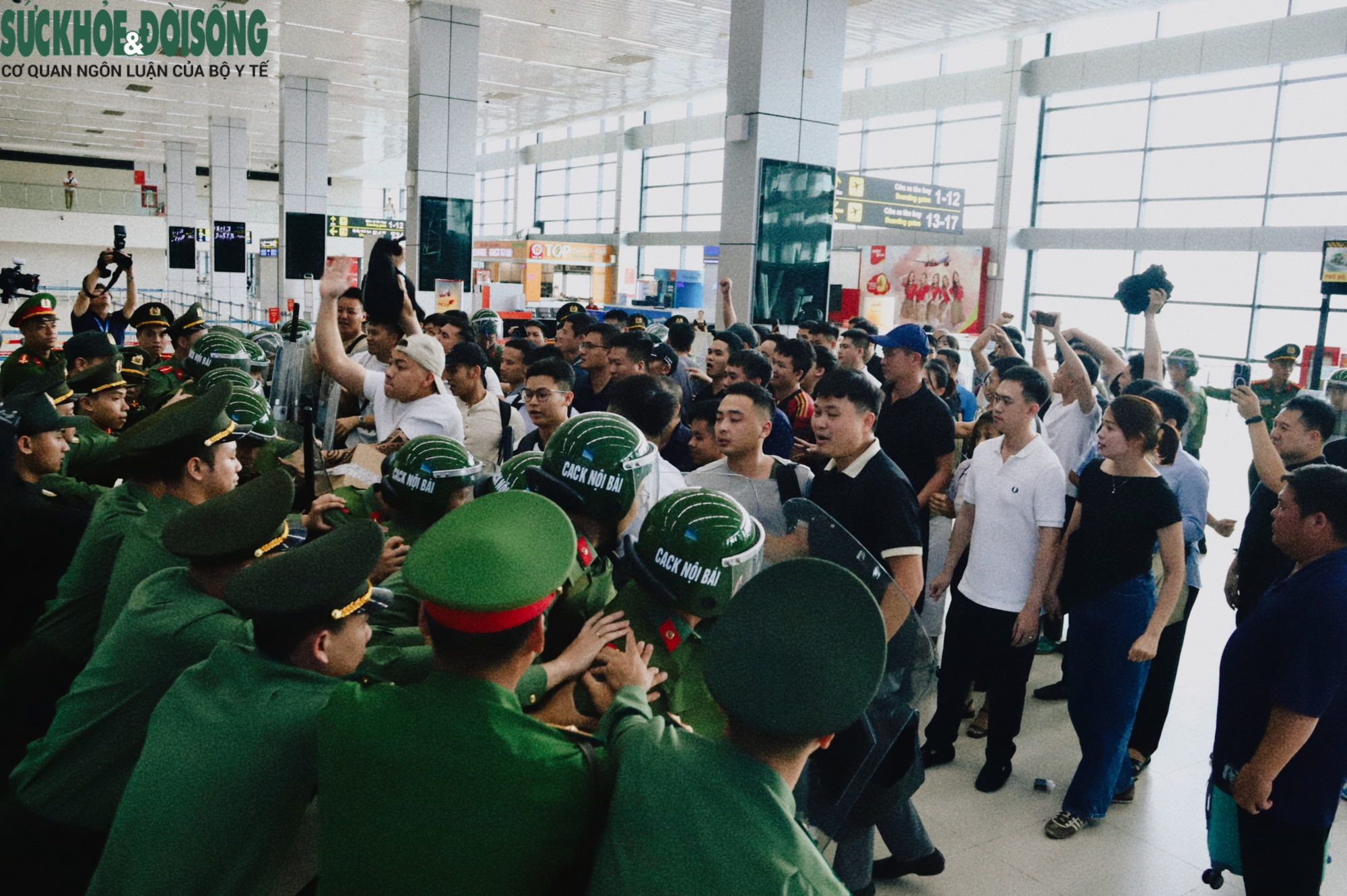 Diễn tập xử lý tình huống khẩn nguy an ninh sân bay- Ảnh 5. Diễn tập xử lý tình huống khẩn nguy an ninh sân bay- Ảnh 5.