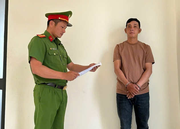 Bắt cựu nhân viên ngân hàng lừa đảo gần 1,7 tỷ đồng bằng chiêu đáo hạn vay- Ảnh 1. Bắt cựu nhân viên ngân hàng lừa đảo gần 1,7 tỷ đồng bằng chiêu đáo hạn vay- Ảnh 1.