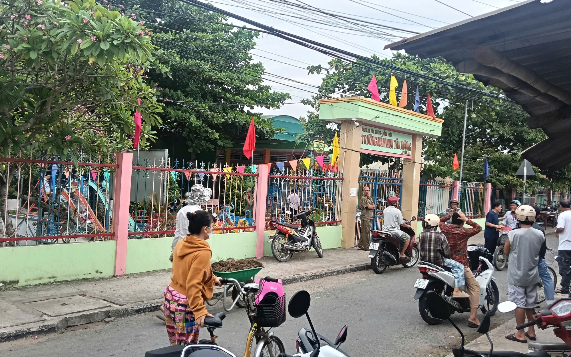 Giao xe máy cho trẻ em điều khiển, một người bị phạt 9 triệu đồng- Ảnh 2. Giao xe máy cho trẻ em điều khiển, một người bị phạt 9 triệu đồng- Ảnh 2.