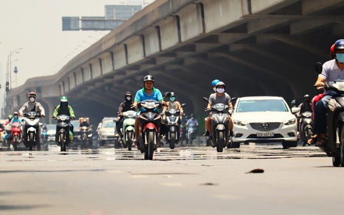 Miền Bắc, miền Trung bước vào đợt nắng nóng diện rộng- Ảnh 2. Cao điểm của đợt nắng nóng cực kỳ gay gắt sắp tới là ngày nào?