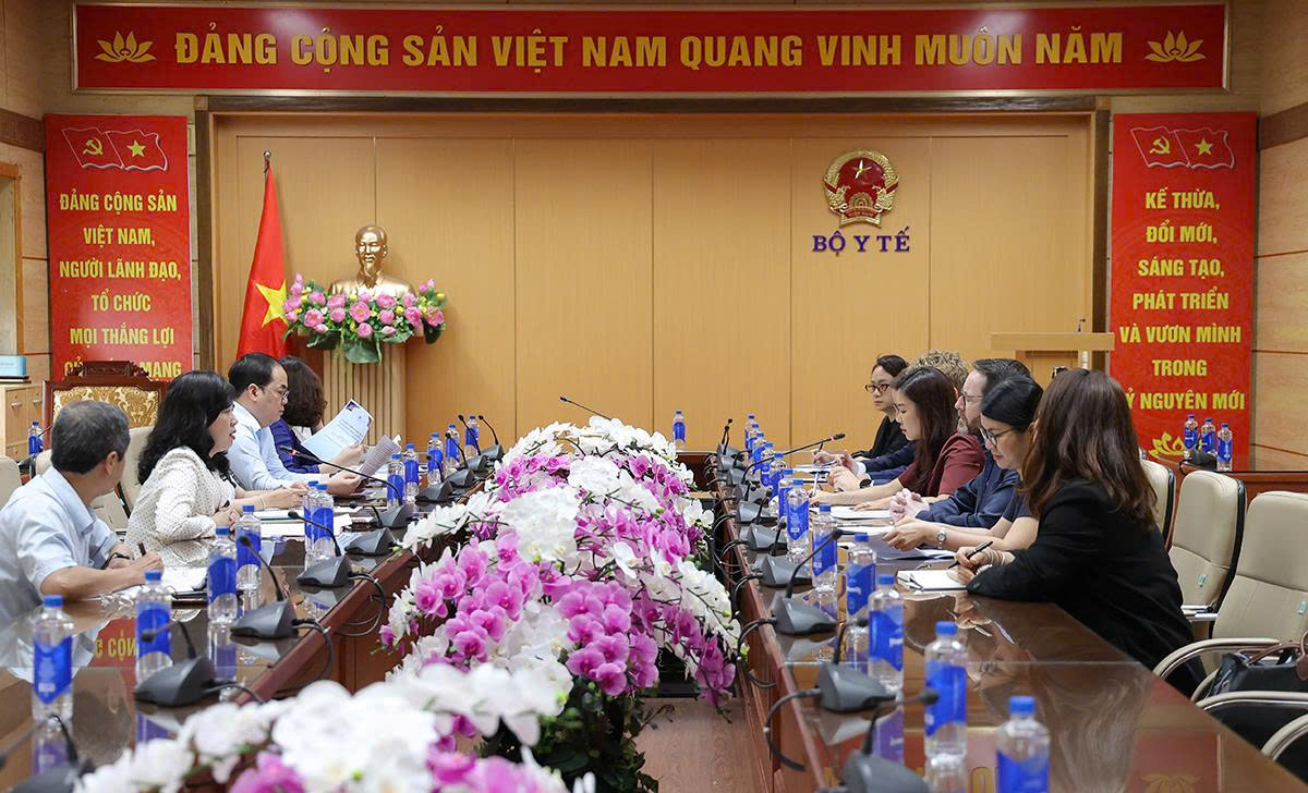Bộ trưởng Đào Hồng Lan tiếp Đại sứ Vương quốc Anh tại Việt Nam, thúc đẩy hợp tác y tế song phương- Ảnh 3. Bộ trưởng Đào Hồng Lan tiếp Đại sứ Vương quốc Anh tại Việt Nam, thúc đẩy hợp tác y tế song phương- Ảnh 3.