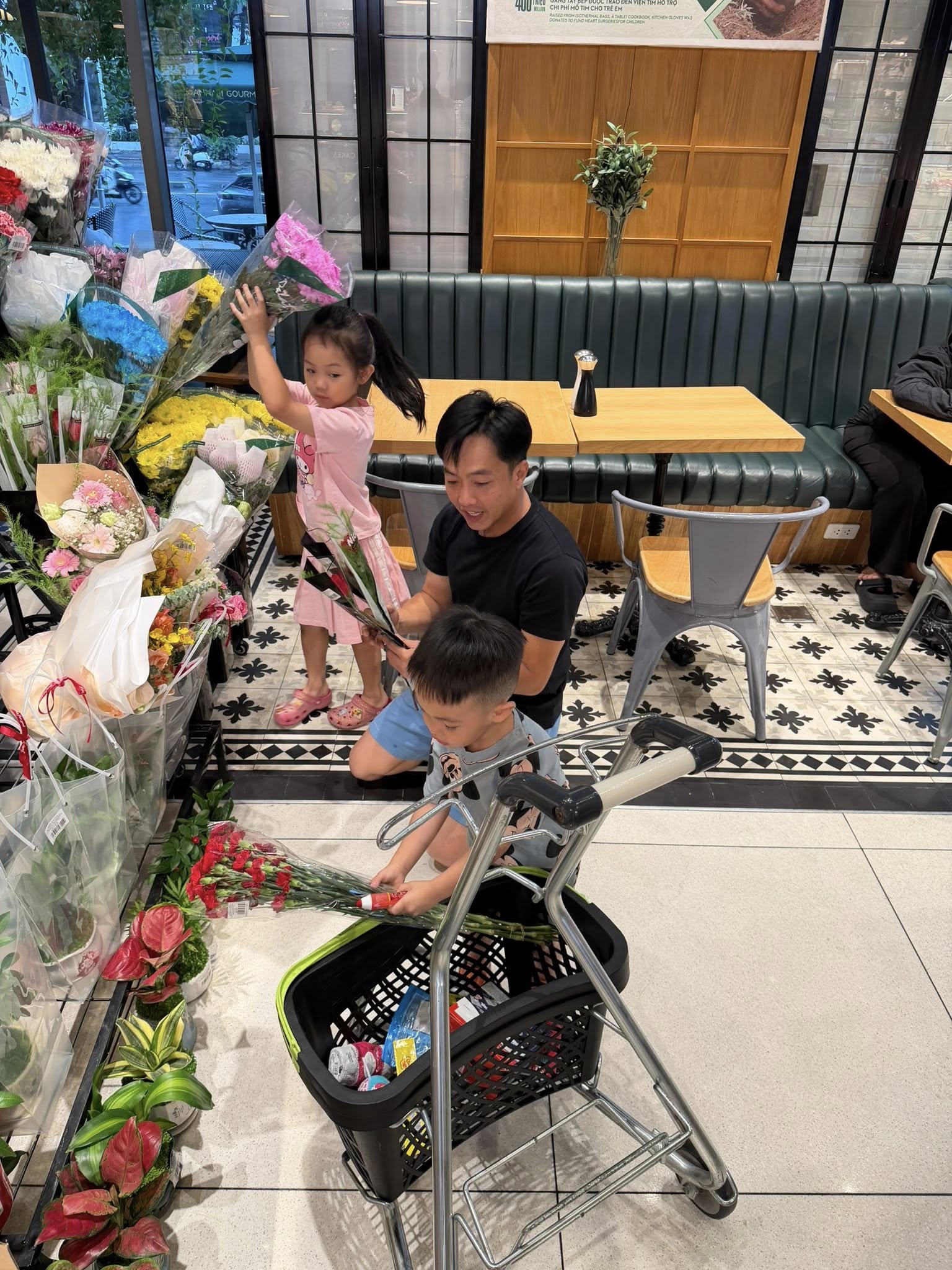 Cường Đô la tình tứ bên Đàm Thu Trang, ở nhà phụ vợ chăm con rất khéo- Ảnh 10. Cường Đô la tình tứ bên Đàm Thu Trang, ở nhà phụ vợ chăm con rất khéo- Ảnh 10.