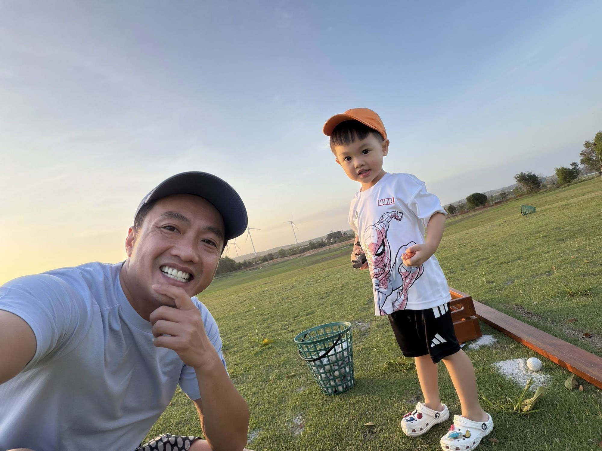 Cường Đô la tình tứ bên Đàm Thu Trang, ở nhà phụ vợ chăm con rất khéo- Ảnh 11. Cường Đô la tình tứ bên Đàm Thu Trang, ở nhà phụ vợ chăm con rất khéo- Ảnh 11.