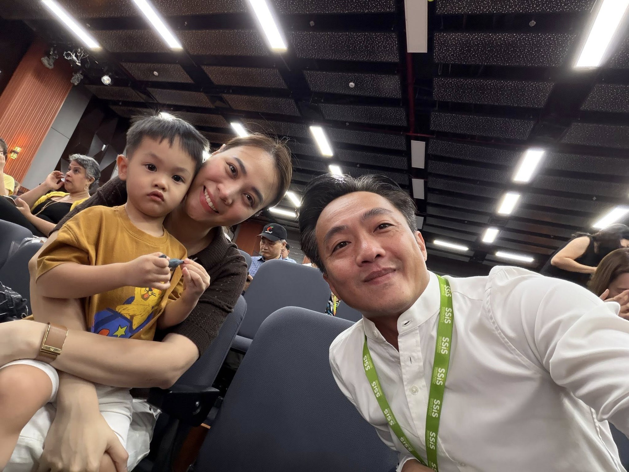 Cường Đô la tình tứ bên Đàm Thu Trang, ở nhà phụ vợ chăm con rất khéo- Ảnh 2. Cường Đô la tình tứ bên Đàm Thu Trang, ở nhà phụ vợ chăm con rất khéo- Ảnh 2.