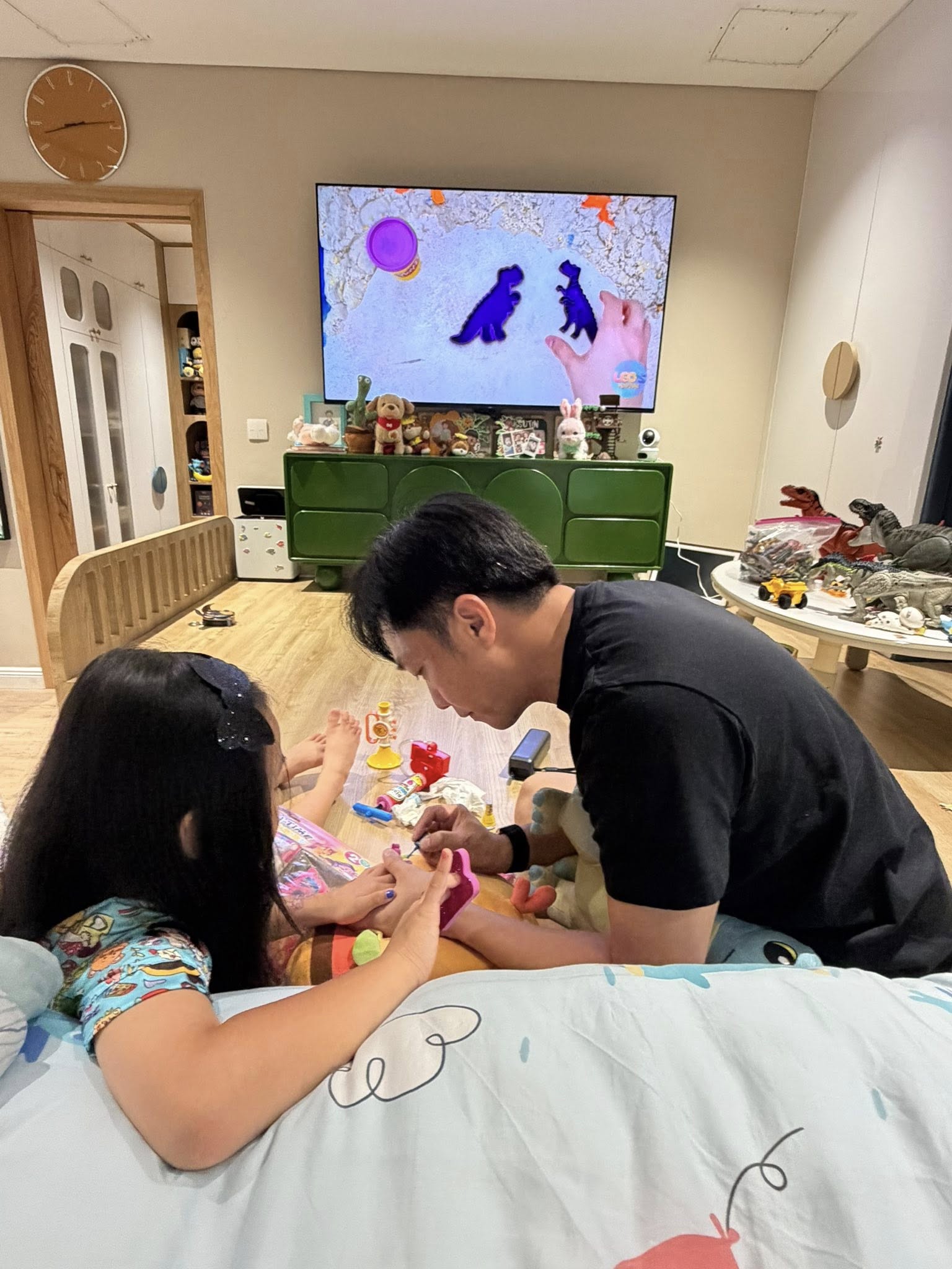 Cường Đô la tình tứ bên Đàm Thu Trang, ở nhà phụ vợ chăm con rất khéo- Ảnh 8. Cường Đô la tình tứ bên Đàm Thu Trang, ở nhà phụ vợ chăm con rất khéo- Ảnh 8.