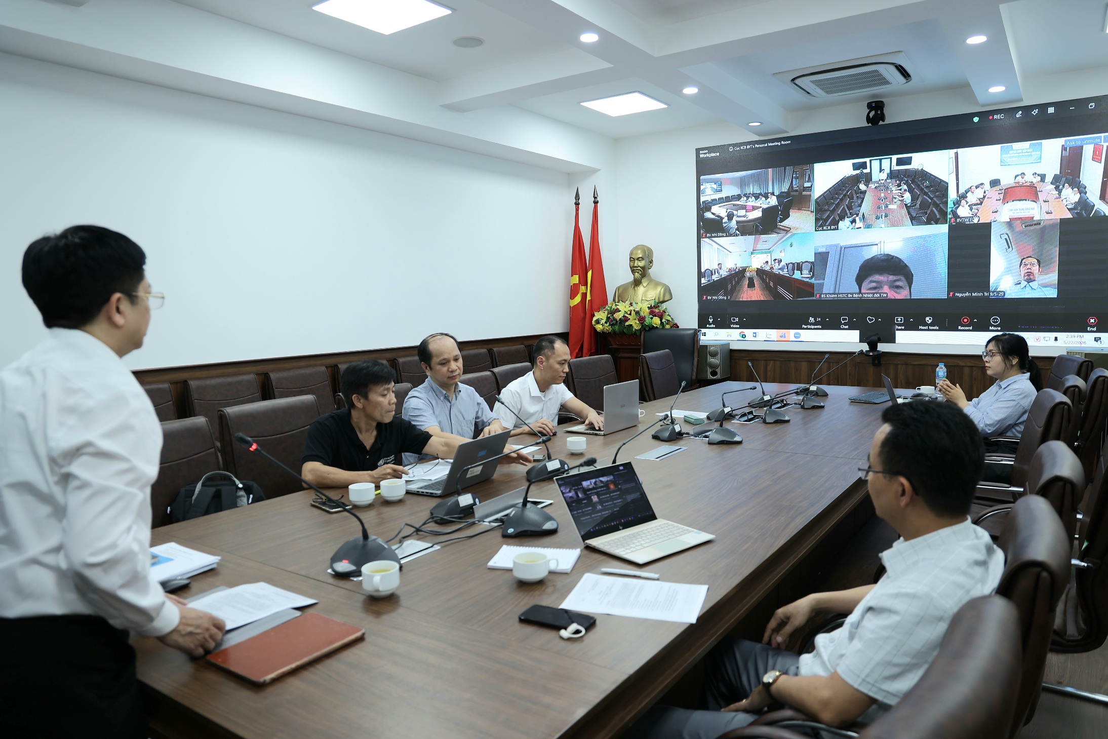 Thứ trưởng Bộ Y tế yêu cầu rà soát toàn bộ năng lực ứng phó với dịch bệnh Ebola- Ảnh 3. Thứ trưởng Bộ Y tế yêu cầu rà soát toàn bộ năng lực ứng phó với dịch bệnh Ebola- Ảnh 3.