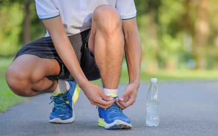 Bí quyết đi bộ cho người đau khớp gối