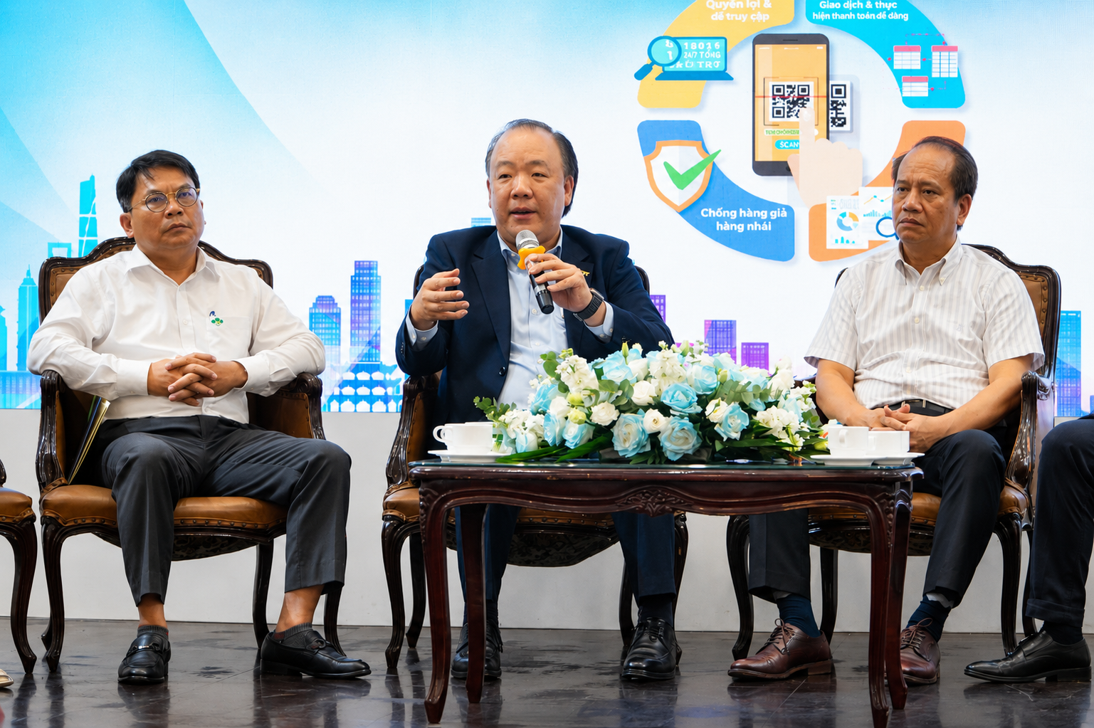 Truy xuất nguồn gốc hàng hóa: Tạo lá chắn số bảo vệ doanh nghiệp và người tiêu dùng- Ảnh 2. Truy xuất nguồn gốc hàng hóa: Tạo lá chắn số bảo vệ doanh nghiệp và người tiêu dùng- Ảnh 2.