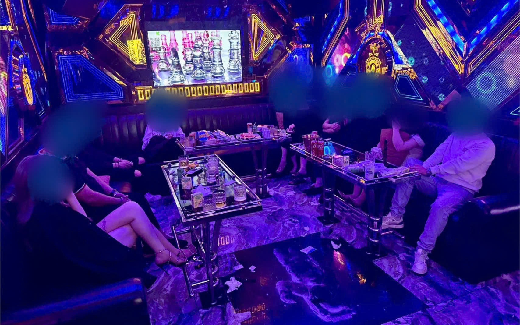 Mâu thuẫn chơi game online, nhóm côn đồ hành hung nữ sinh, xé quần áo và quay clip làm nhục- Ảnh 1.