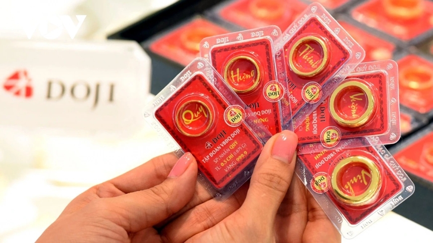 Giá vàng sáng 23/5 giảm xuống mức thấp nhất tuần- Ảnh 1. Giá vàng sáng 23/5 giảm xuống mức thấp nhất tuần- Ảnh 1.