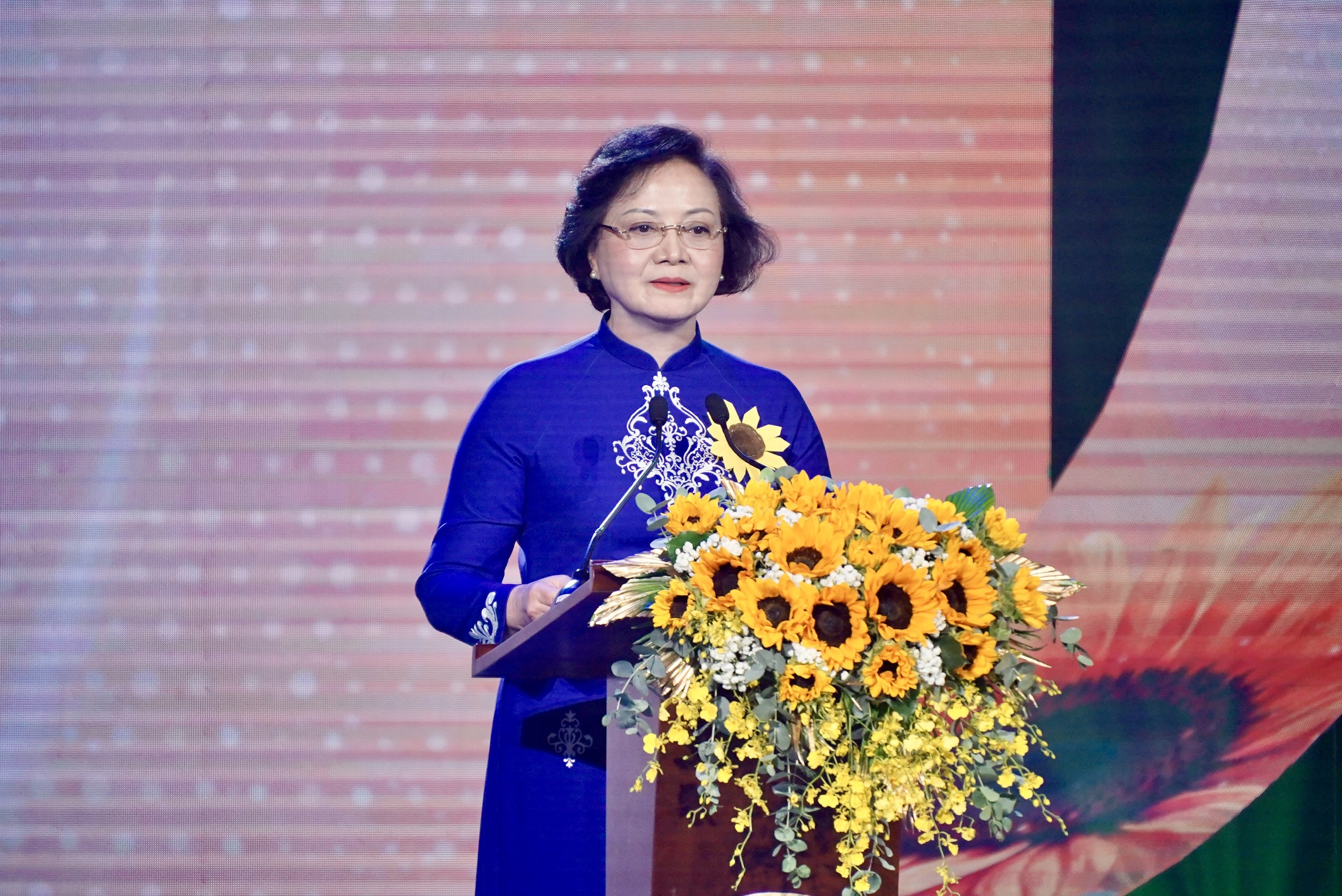 Phó Thủ tướng Phạm Thị Thanh Trà: Không để bệnh nhân ung thư nghèo đơn độc trong cuộc chiến giành sự sống- Ảnh 1. Phó Thủ tướng Phạm Thị Thanh Trà: Không để bệnh nhân ung thư nghèo đơn độc trong cuộc chiến giành sự sống- Ảnh 1.