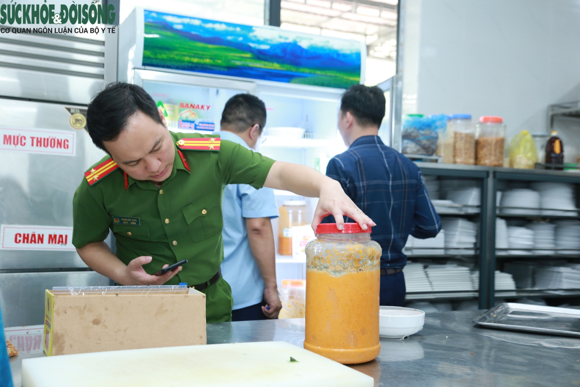 Phát hiện 7 cơ sở vi phạm an toàn thực phẩm, đề nghị xử phạt 177 triệu đồng- Ảnh 2. Phát hiện 7 cơ sở vi phạm an toàn thực phẩm, đề nghị xử phạt 177 triệu đồng- Ảnh 2.