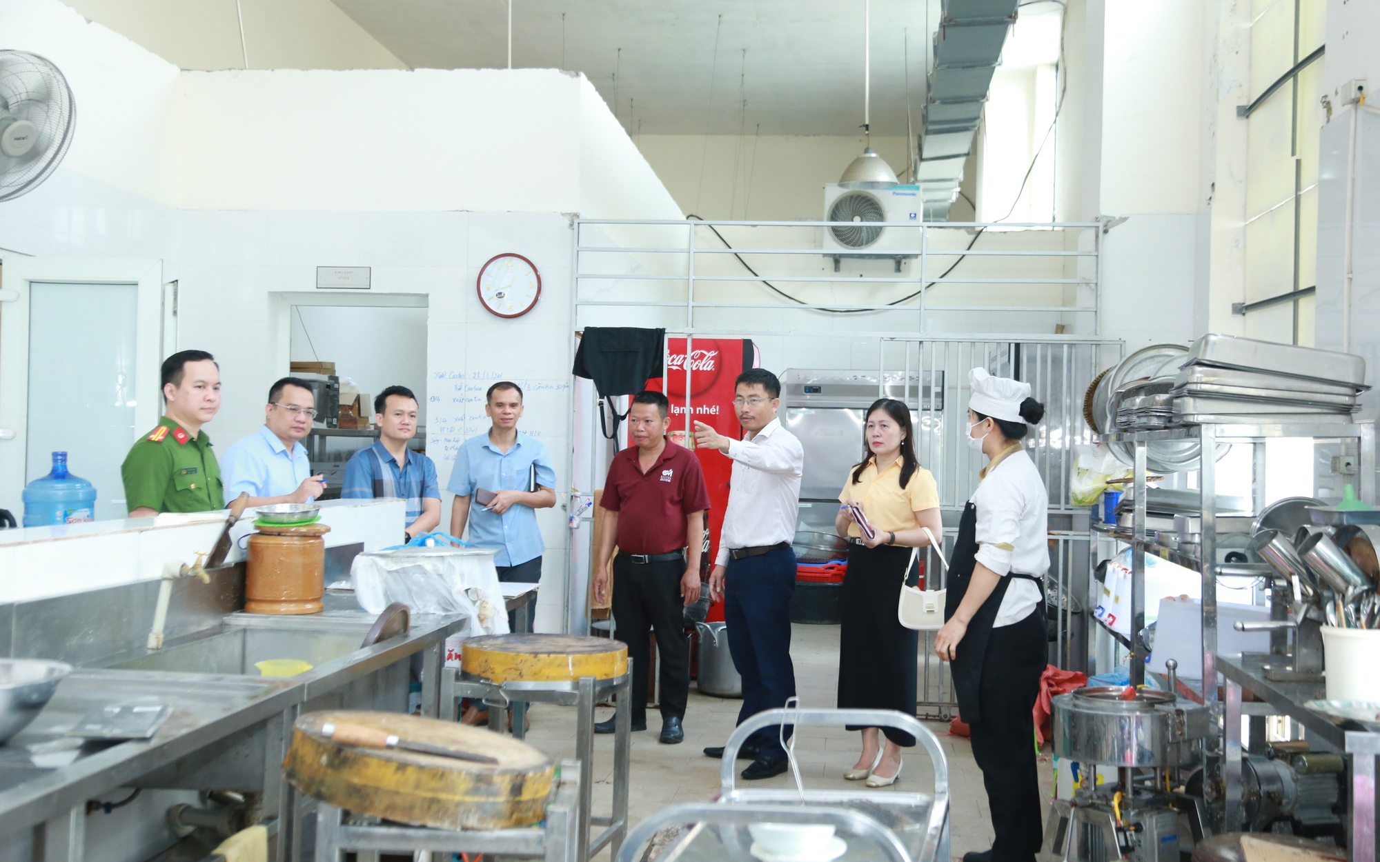 Hà Tĩnh tăng cường đảm bảo an toàn thực phẩm mùa nắng nóng- Ảnh 4. Phát hiện 7 cơ sở vi phạm an toàn thực phẩm, đề nghị xử phạt 177 triệu đồng