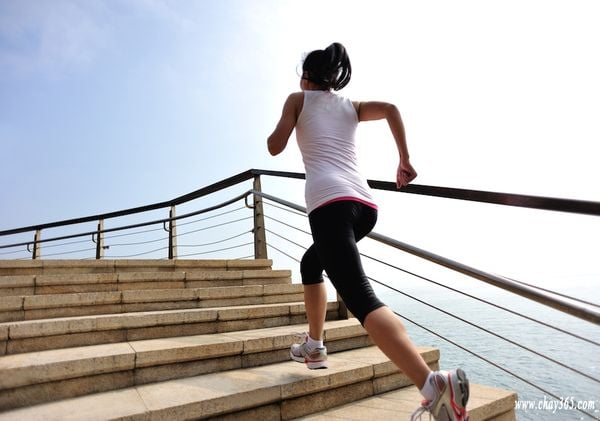 3 nhóm bài tập giúp xương chắc khỏe, giảm nguy cơ loãng xương và té ngã- Ảnh 2. 3 nhóm bài tập giúp xương chắc khỏe, giảm nguy cơ loãng xương và té ngã- Ảnh 2.